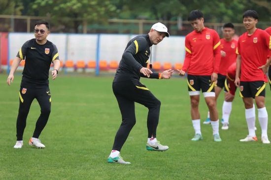 大家都知道，球员、教练、管理层来来去去，但俱乐部永存。